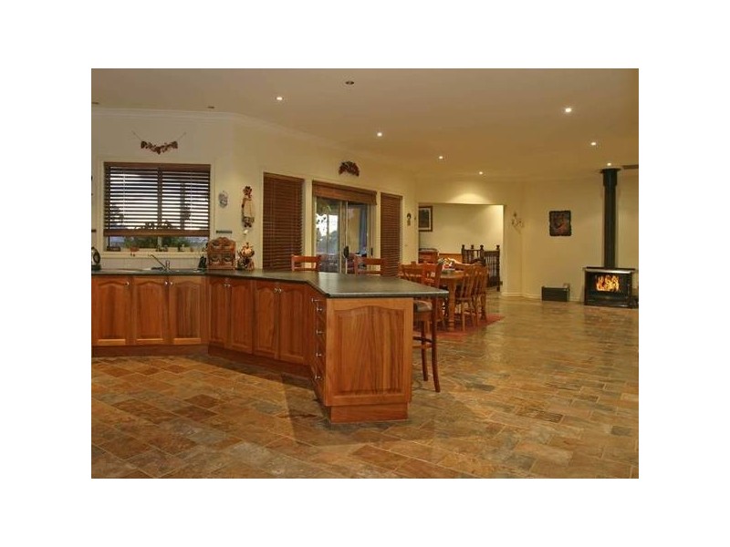 13 Riviera Drive, Berwick VIC 3806