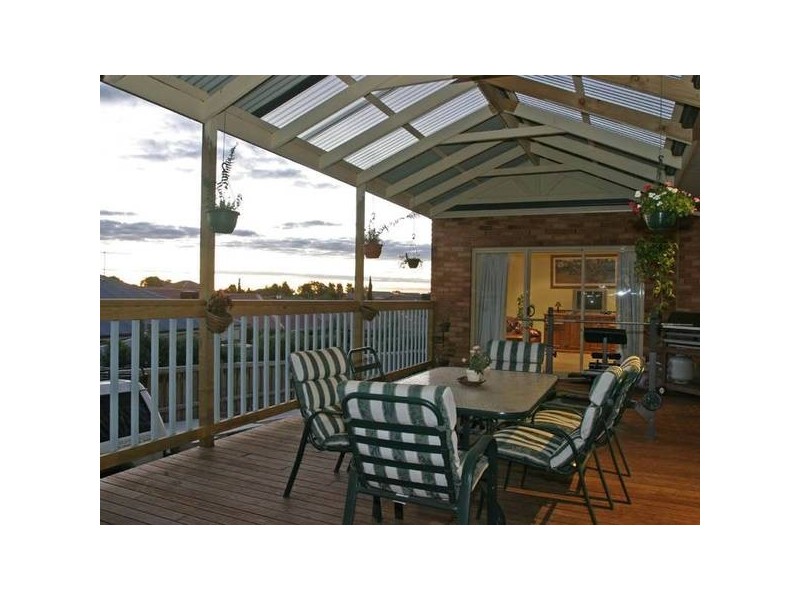 13 Riviera Drive, Berwick VIC 3806