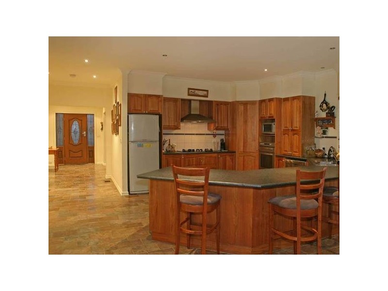 13 Riviera Drive, Berwick VIC 3806