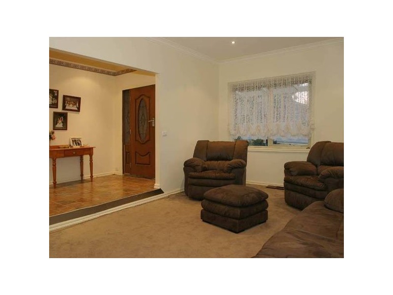 13 Riviera Drive, Berwick VIC 3806