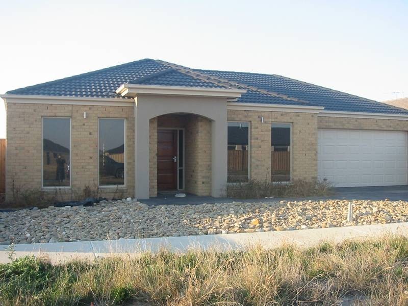 9 Greendale Boulevard, Pakenham VIC 3810