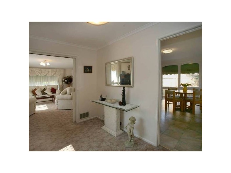 2 Greystoke Court, Berwick VIC 3806