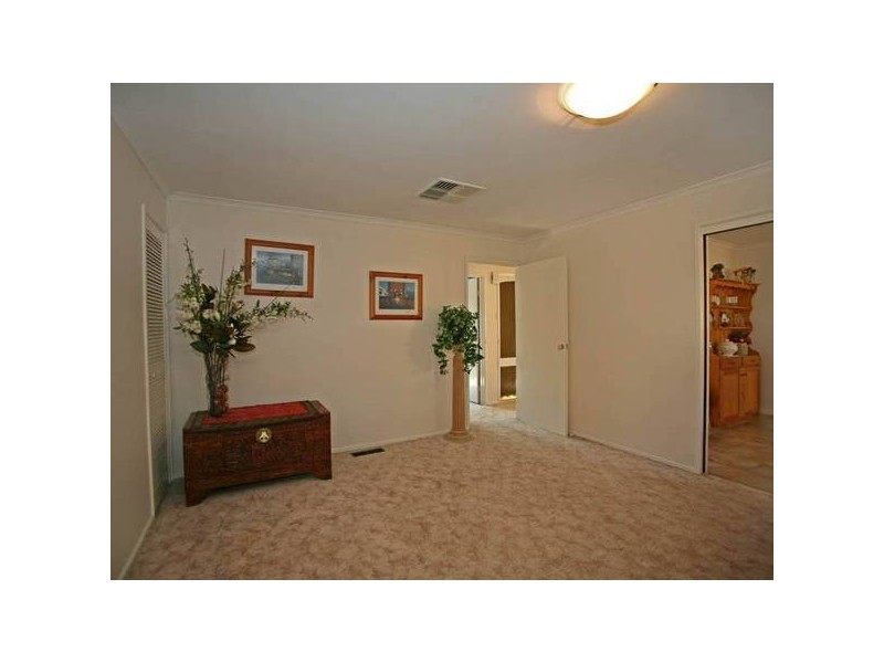 2 Greystoke Court, Berwick VIC 3806