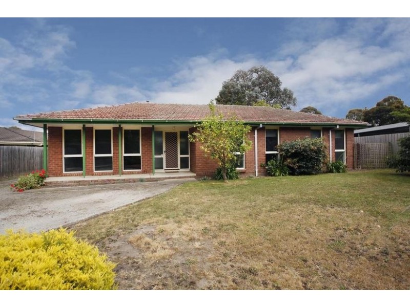 15 Greenlaw Crescent, Berwick VIC 3806