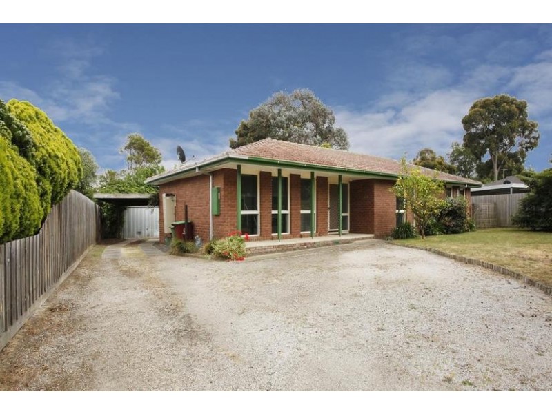 15 Greenlaw Crescent, Berwick VIC 3806