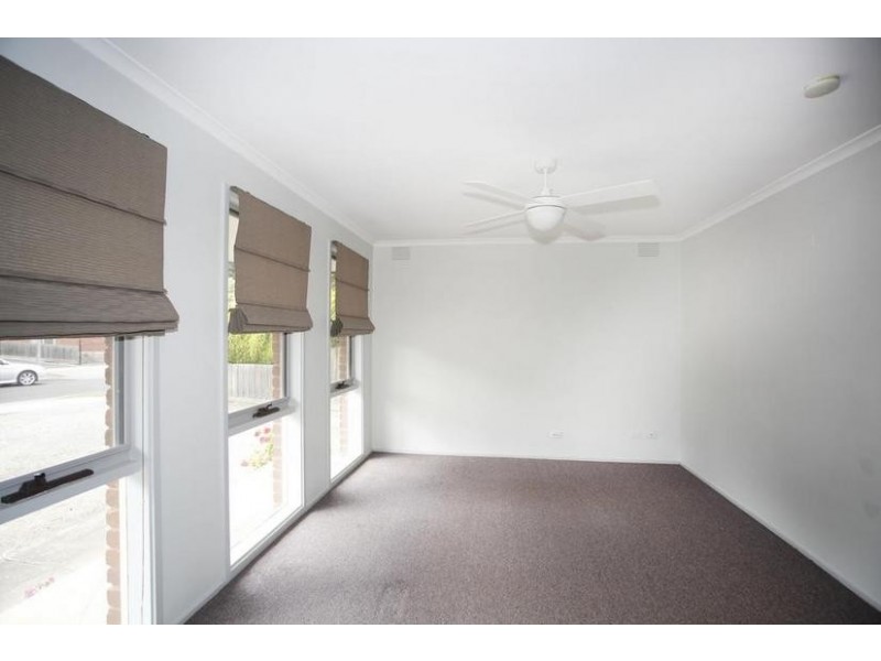 15 Greenlaw Crescent, Berwick VIC 3806