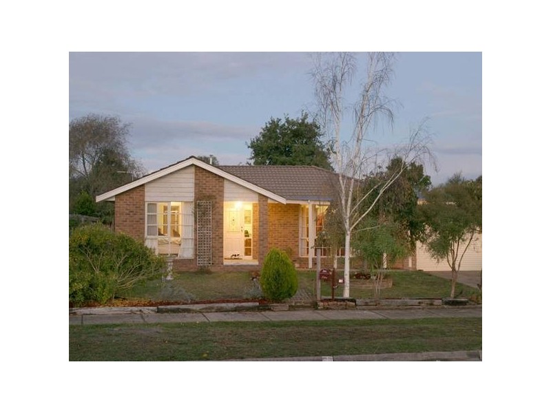 16 County Drive, Berwick VIC 3806