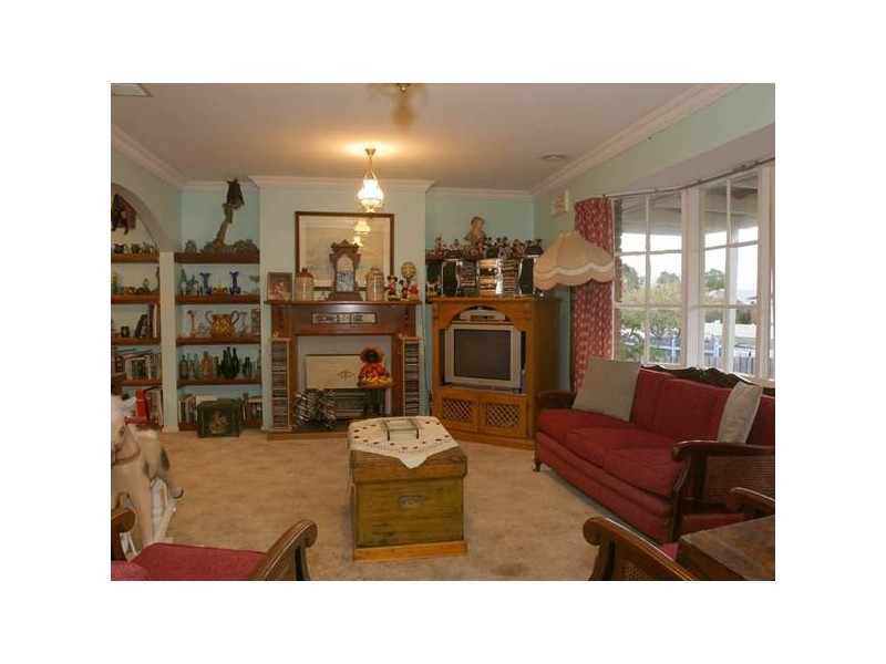 16 County Drive, Berwick VIC 3806