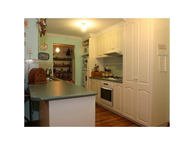 16 County Drive, Berwick VIC 3806