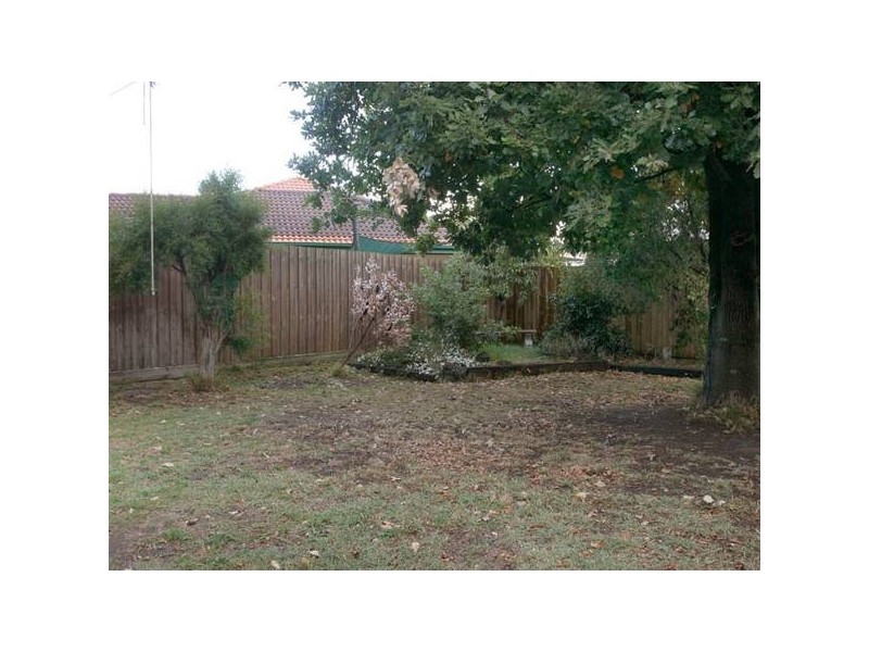 16 County Drive, Berwick VIC 3806