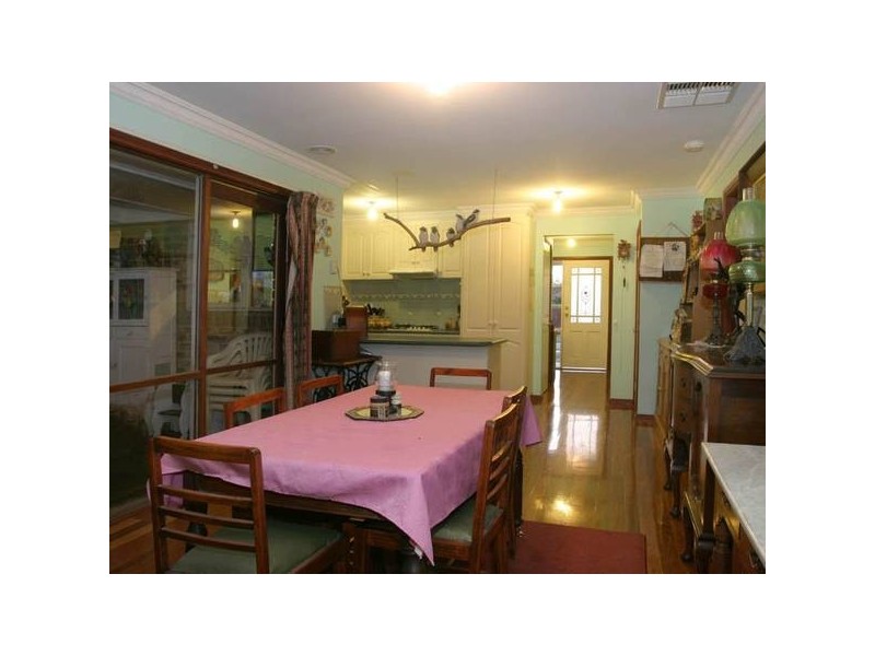 16 County Drive, Berwick VIC 3806