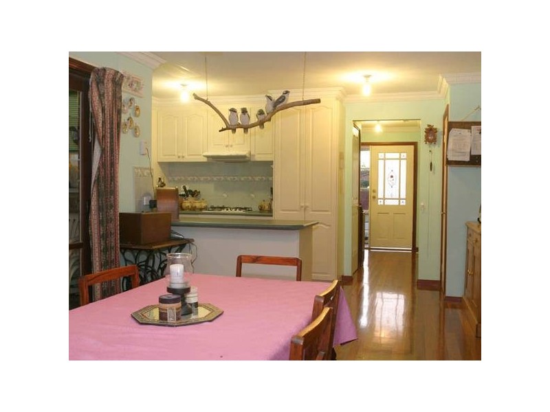 16 County Drive, Berwick VIC 3806