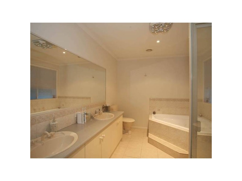 3 Abbey Dale Court, Berwick VIC 3806