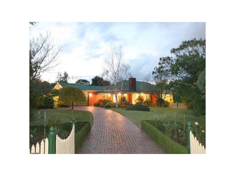 13 Eve Close, Narre Warren South VIC 3805