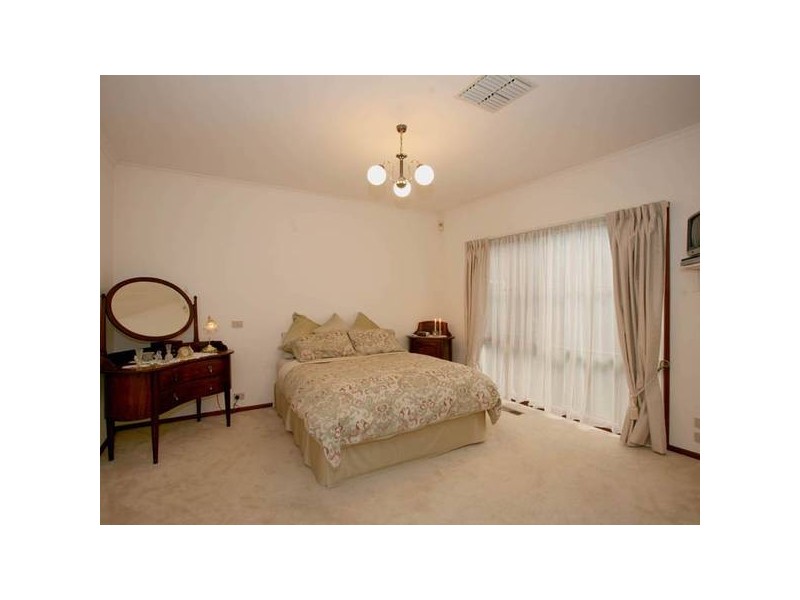 13 Eve Close, Narre Warren South VIC 3805