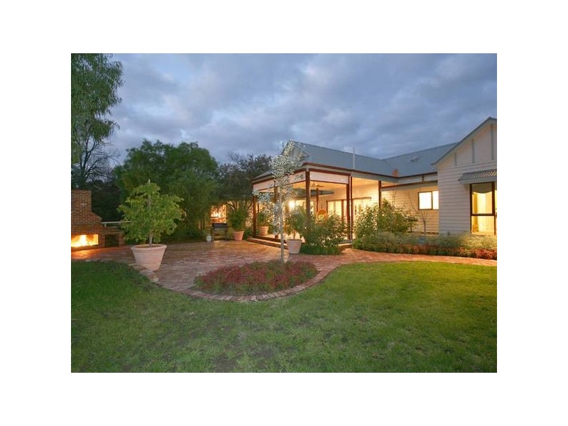 5 Desmond Court, Beaconsfield VIC 3807