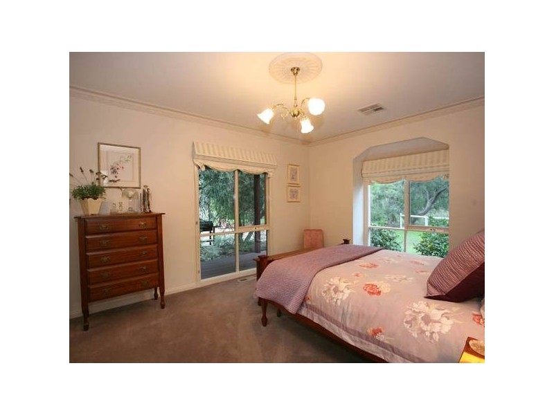 5 Desmond Court, Beaconsfield VIC 3807