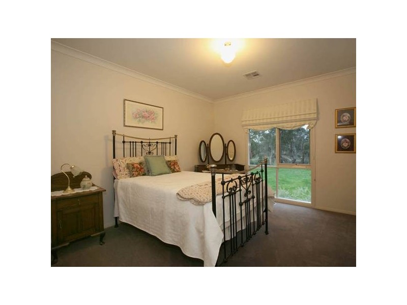 5 Desmond Court, Beaconsfield VIC 3807