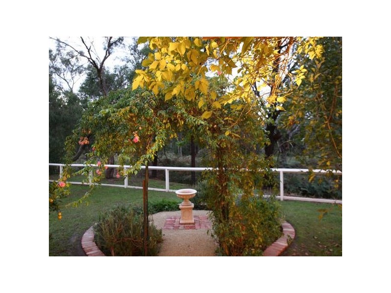 5 Desmond Court, Beaconsfield VIC 3807