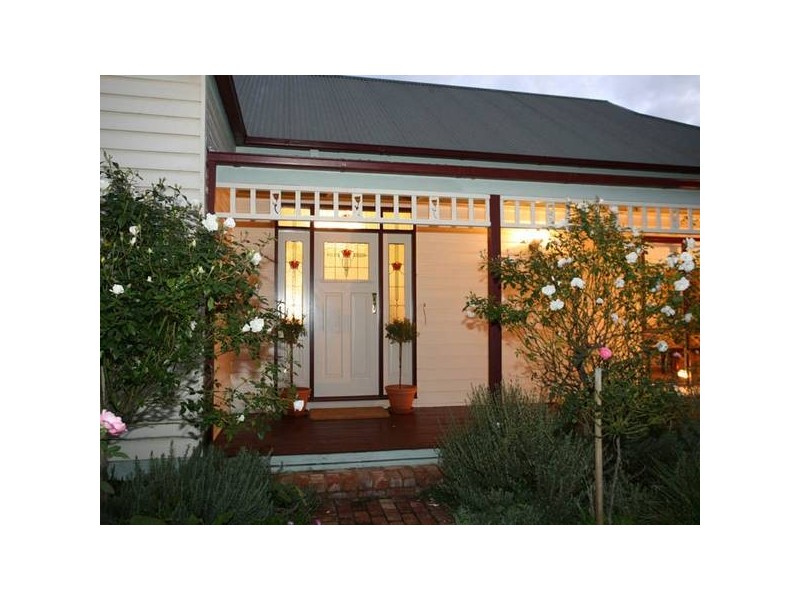 5 Desmond Court, Beaconsfield VIC 3807