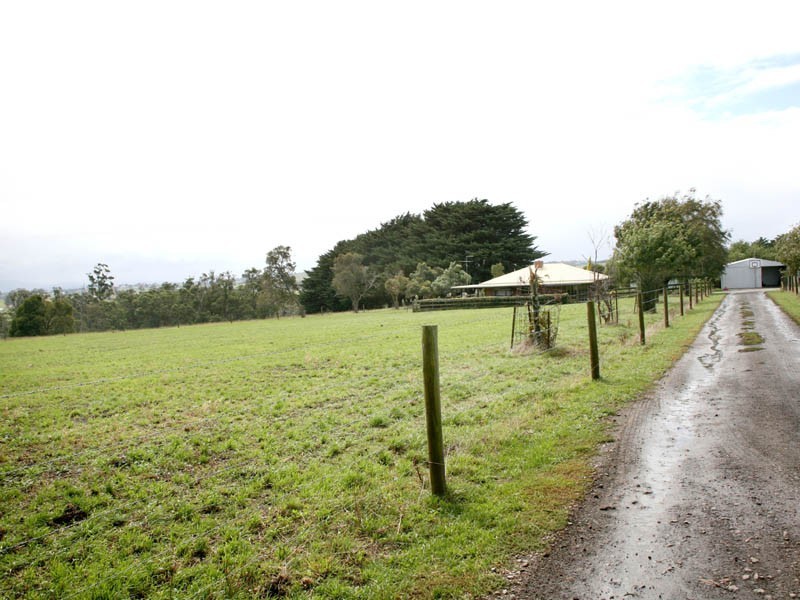 26 Moore Road, Drouin South VIC 3818