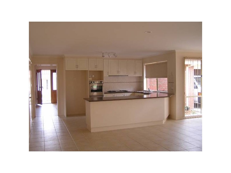 34 Eucumbene Drive, Berwick VIC 3806