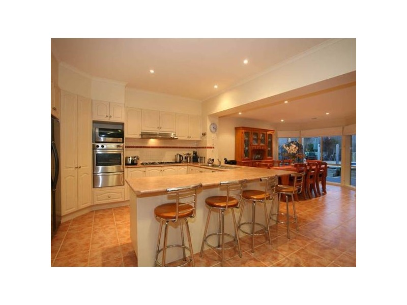 25 Nightingale Crescent, Berwick VIC 3806