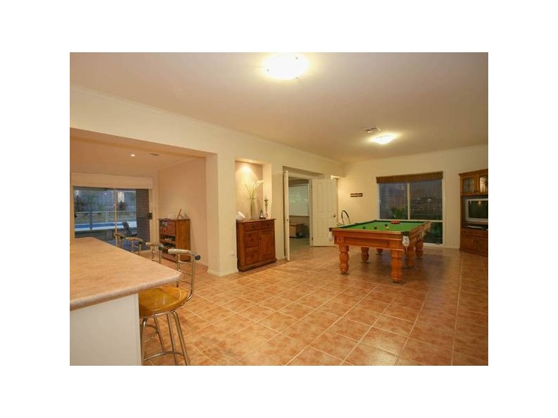 25 Nightingale Crescent, Berwick VIC 3806