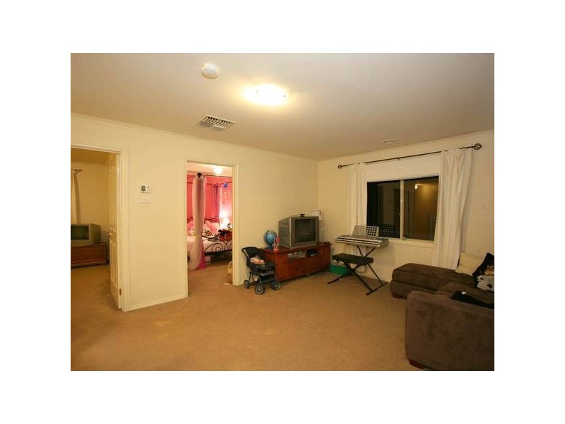 25 Nightingale Crescent, Berwick VIC 3806