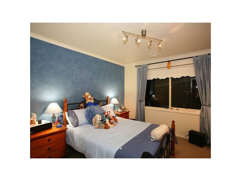 25 Nightingale Crescent, Berwick VIC 3806