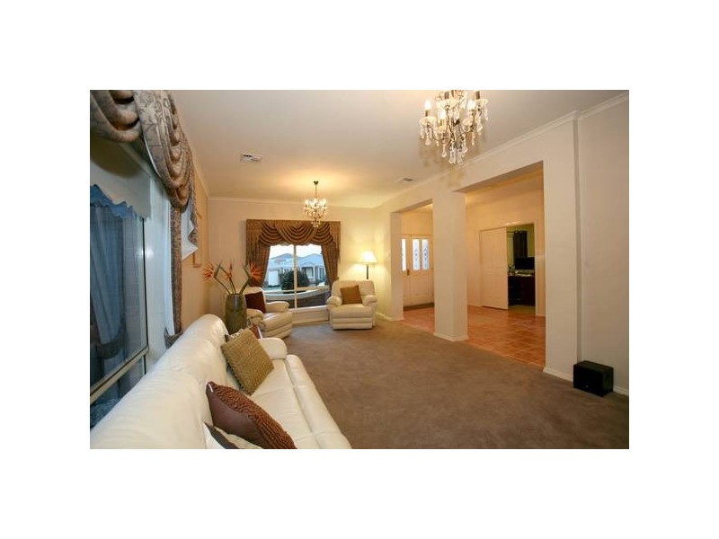 25 Nightingale Crescent, Berwick VIC 3806