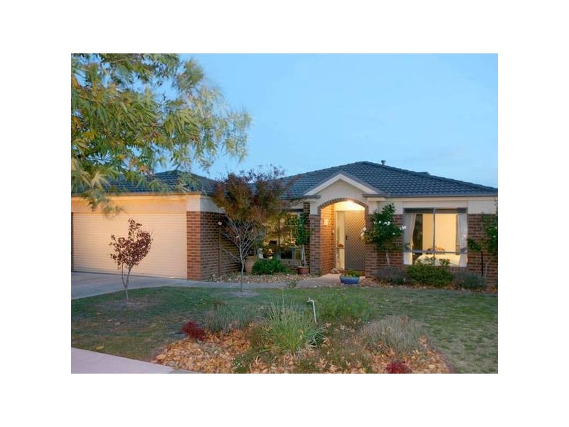 10 Fieldstone Boulevard, Beaconsfield VIC 3807