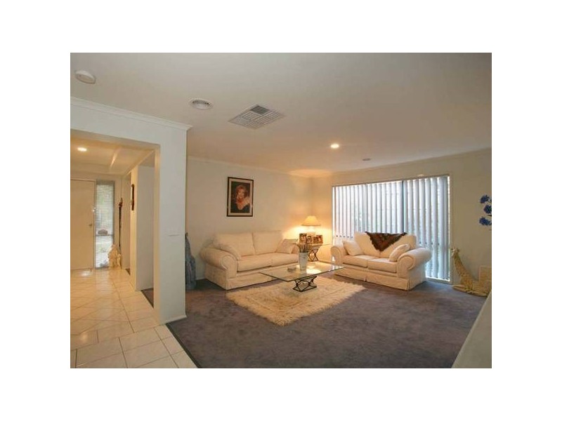 10 Fieldstone Boulevard, Beaconsfield VIC 3807