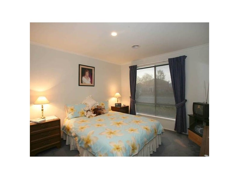 10 Fieldstone Boulevard, Beaconsfield VIC 3807