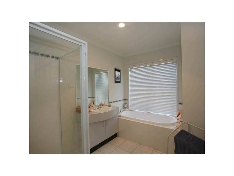 10 Fieldstone Boulevard, Beaconsfield VIC 3807