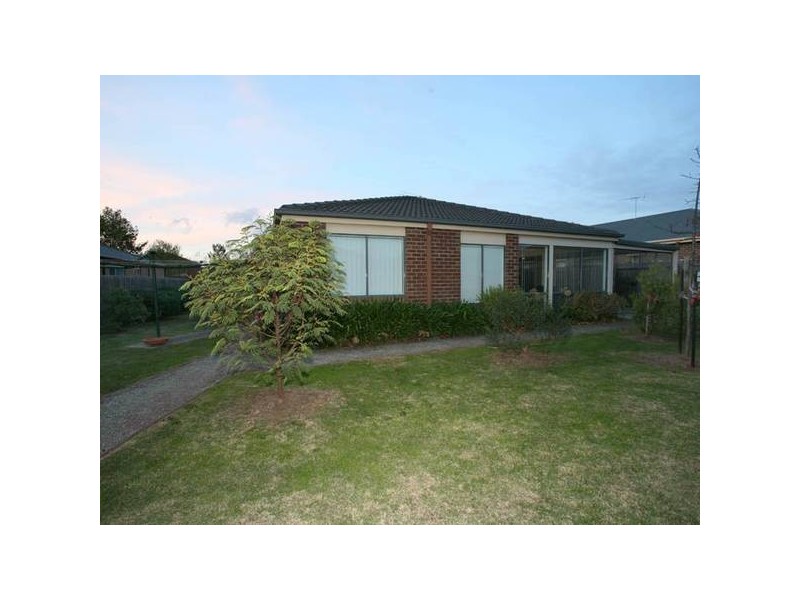 10 Fieldstone Boulevard, Beaconsfield VIC 3807