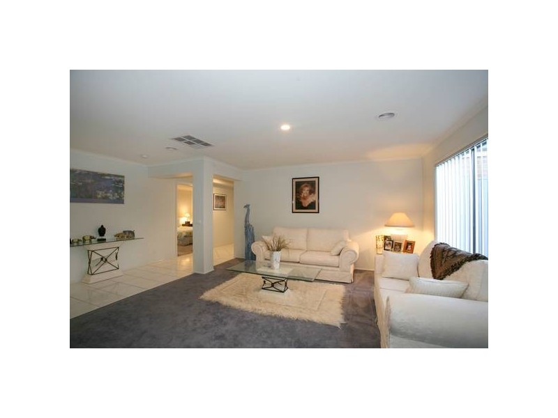 10 Fieldstone Boulevard, Beaconsfield VIC 3807