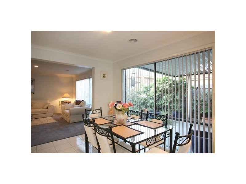 10 Fieldstone Boulevard, Beaconsfield VIC 3807