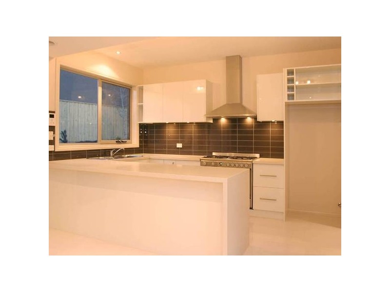 2/4a Buchanan Road, Berwick VIC 3806