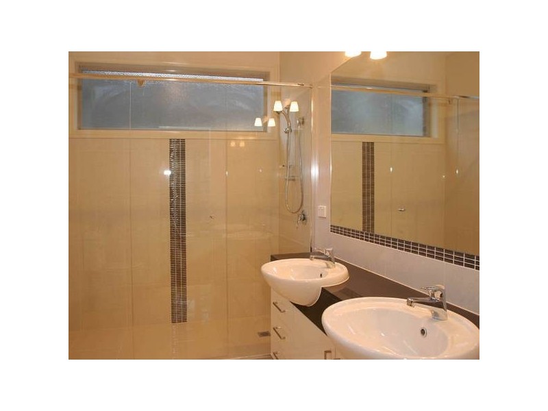 2/4a Buchanan Road, Berwick VIC 3806