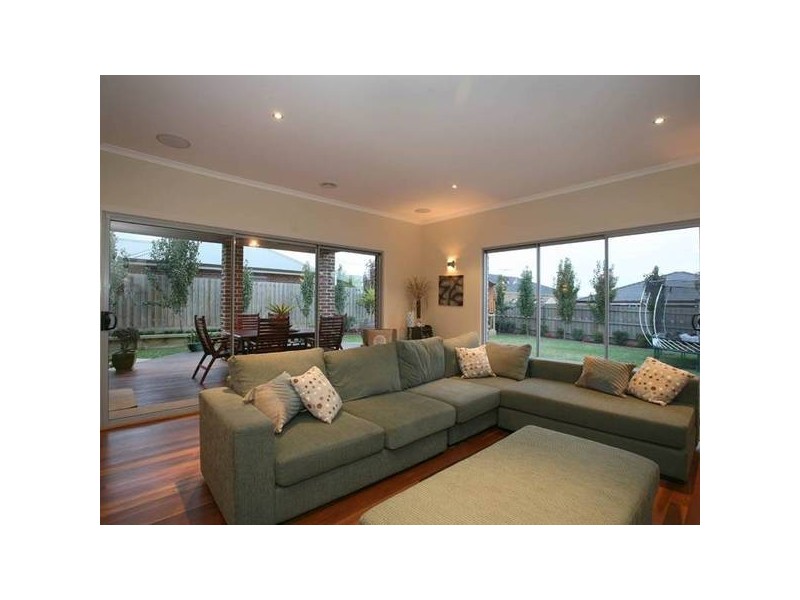 25 Canning Drive, Berwick VIC 3806