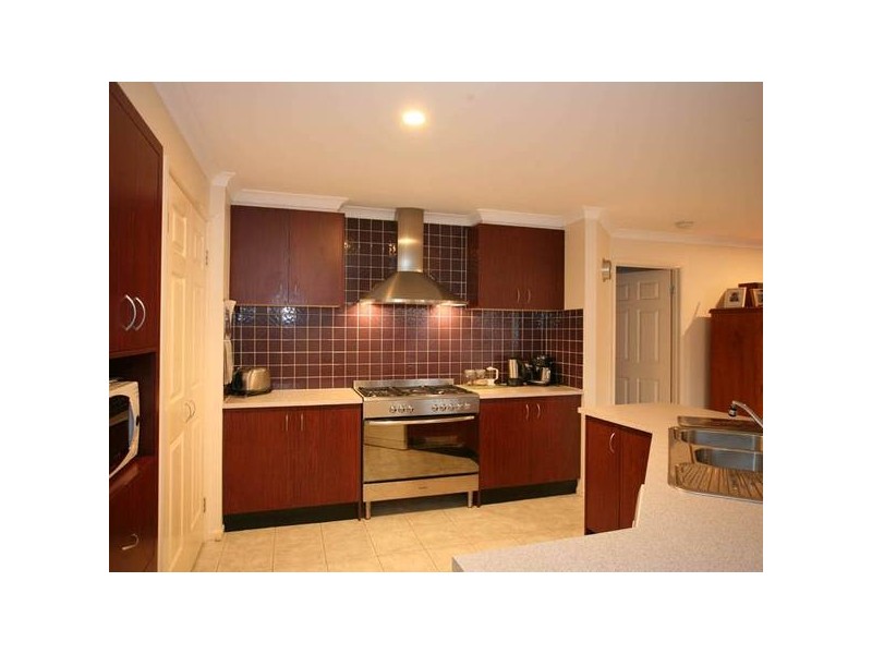 28 Meadowlands Way, Berwick VIC 3806