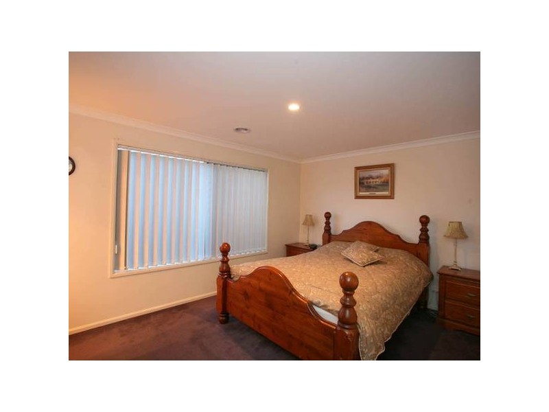 28 Meadowlands Way, Berwick VIC 3806