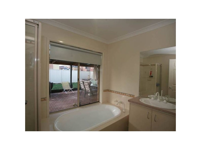 28 Meadowlands Way, Berwick VIC 3806