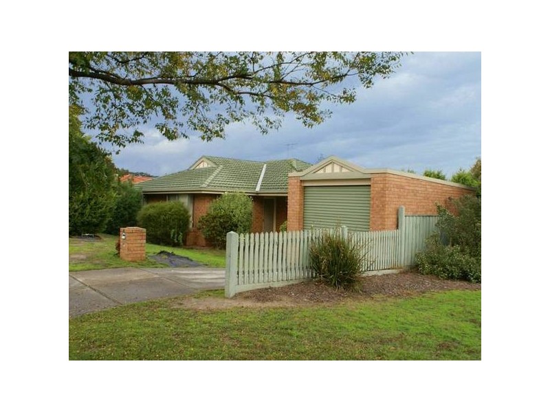 9 Euroa Avenue, Berwick VIC 3806