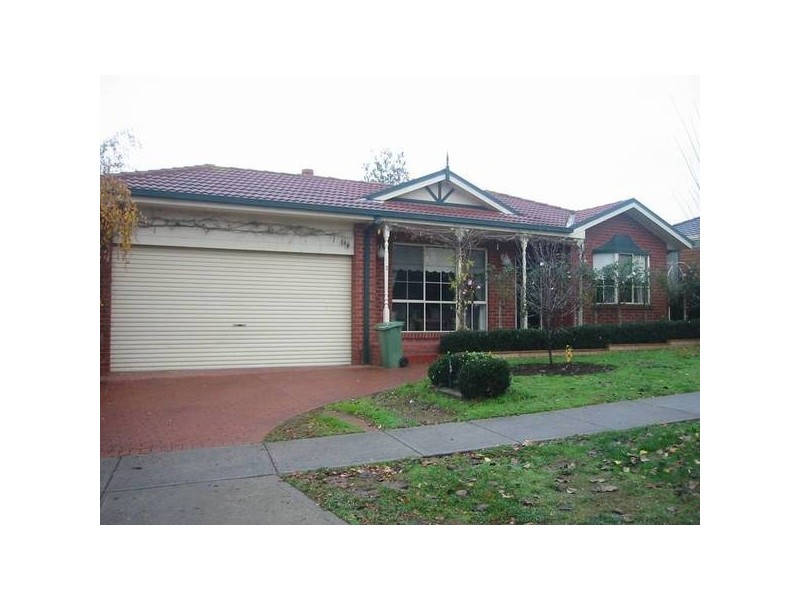 2 Hedgeley Drive, Berwick VIC 3806