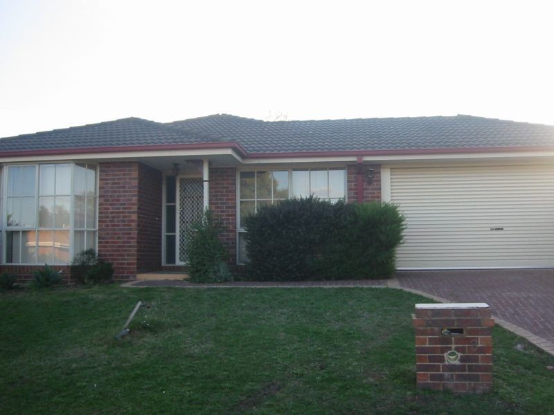 3 Wilmott Close, Berwick VIC 3806