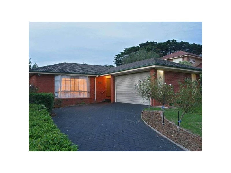 20 Lodge Crescent, Berwick VIC 3806