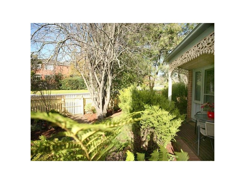 2/53 Peel Street, Berwick VIC 3806