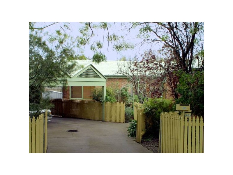 2/53 Peel Street, Berwick VIC 3806